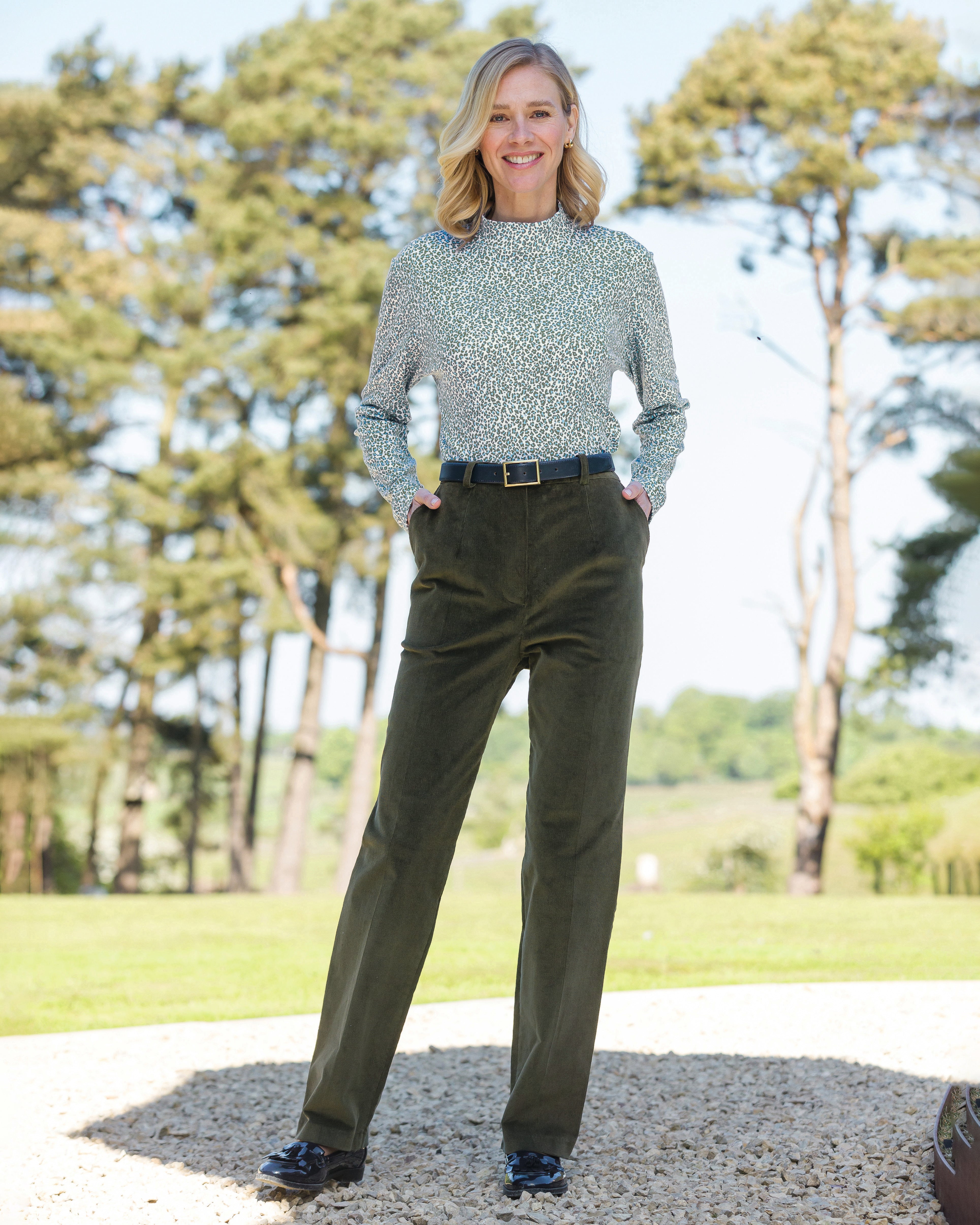 Ladies’ Cotton Rich Needlecord Straight Leg Trousers – Olive