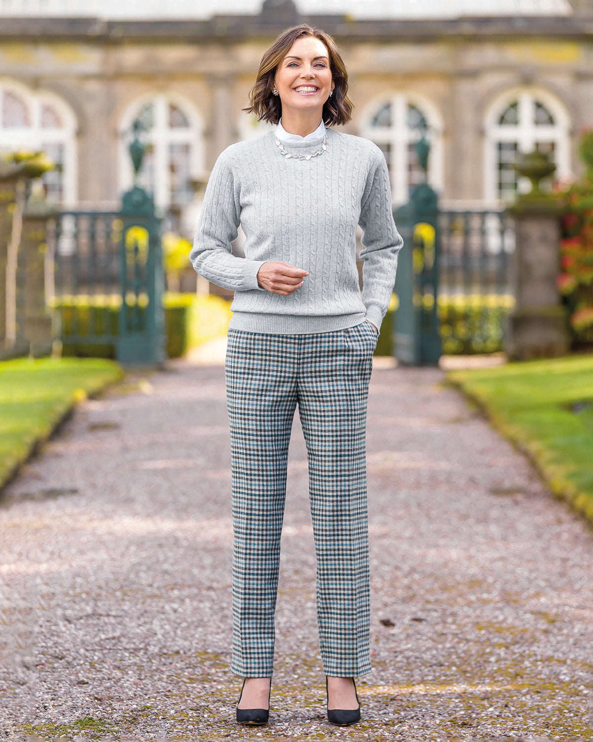 Ladies’ Pure Lambswool Cable Crew Neck Jumper – Silver