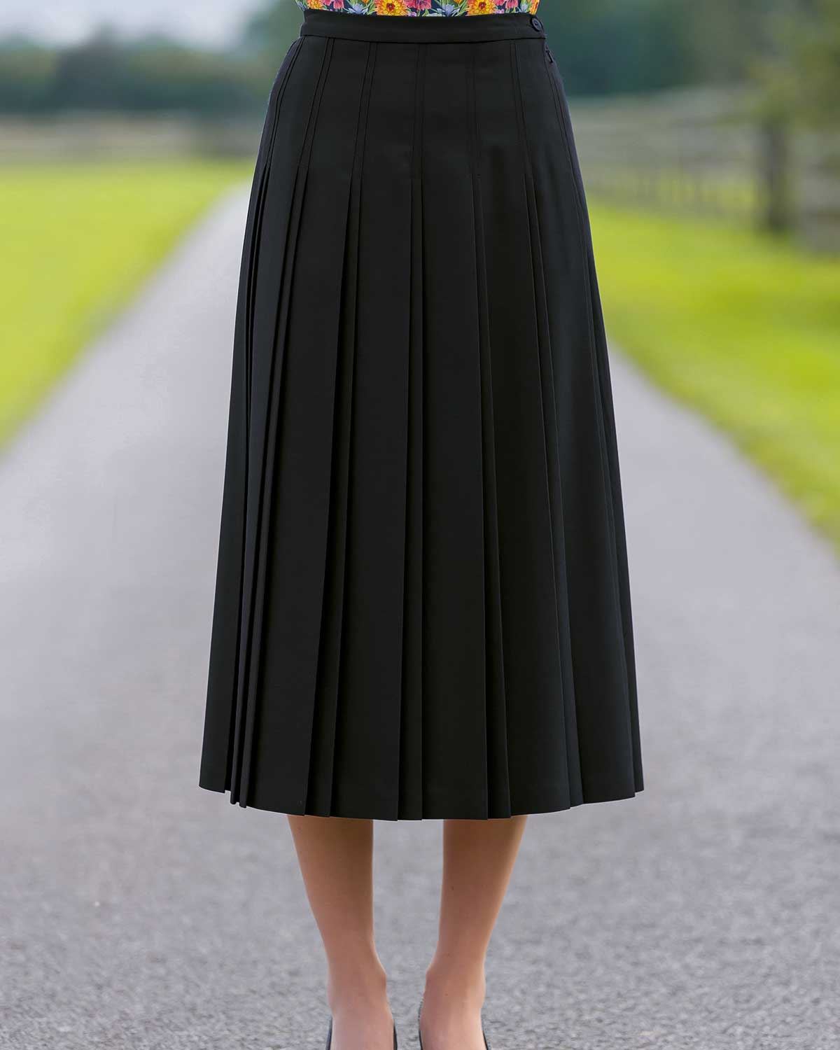 Sandown Pleated Skirt - Black - Country Collection