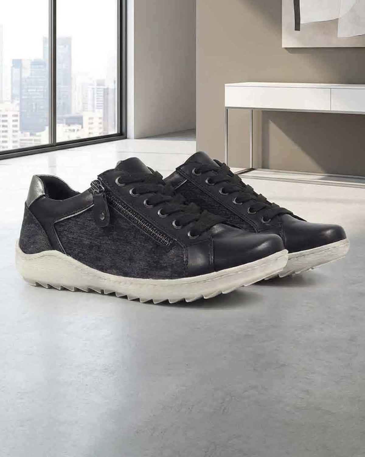 Lunar Slip On Pampas Ladies Shoe - Black - Country Collection