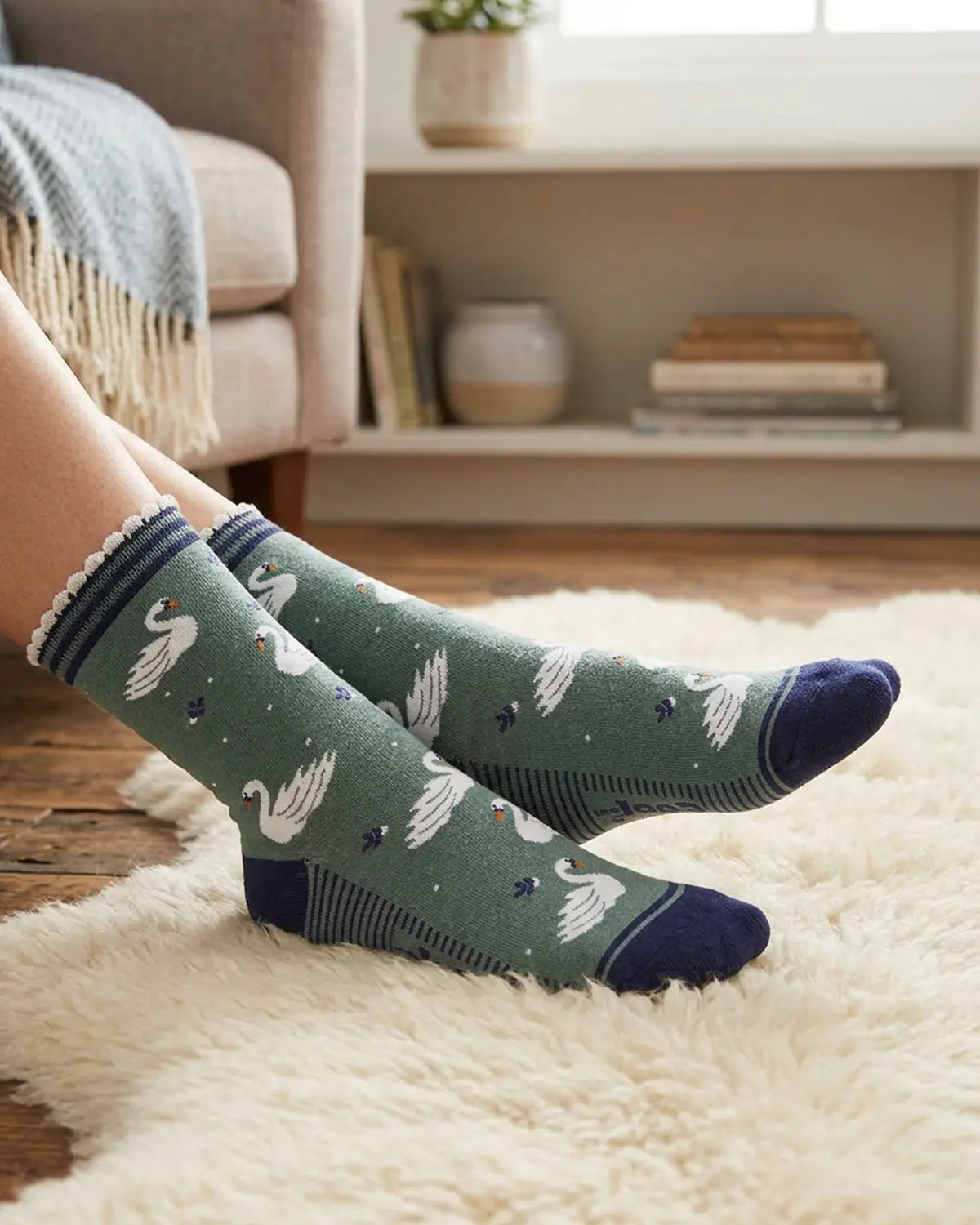 Ladies Bamboo-Rich Socks - Swans