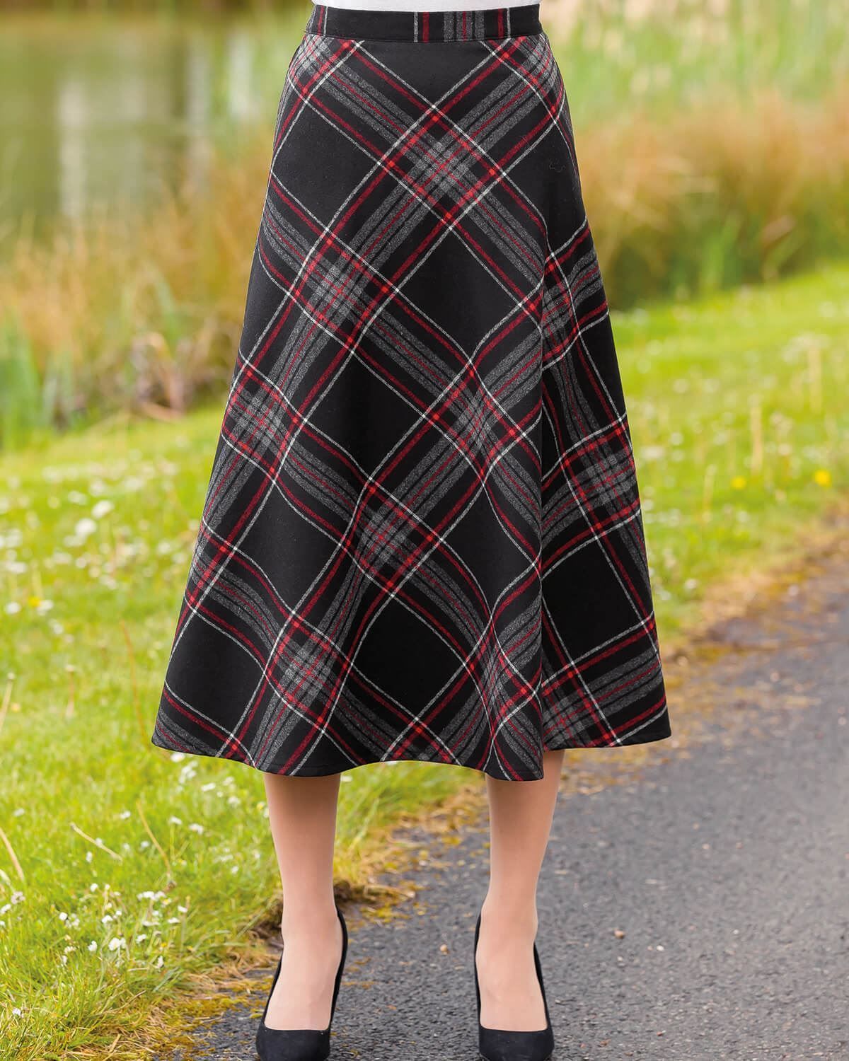 Ladies Linton Wool Blend Checked Skirt. Available in 3 lengths.