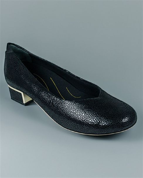 Ladies Van Dal Reece Shoe. Soft leather court shoe.